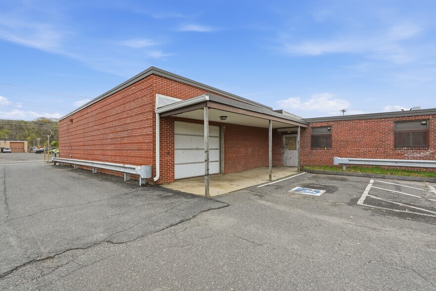 More Photos Of 680 Meadow St, Chicopee Manufacturing For Lease