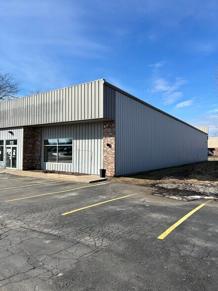 More Photos Of 815 N Main St, Oregon Freestanding For Lease