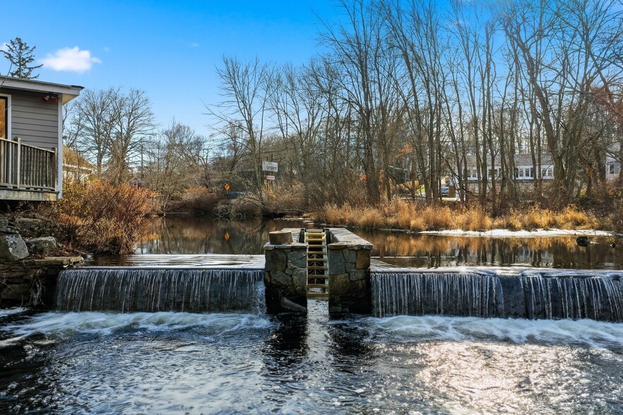 More Photos Of 33 Deep River Rd, Centerbrook Flex For Sale