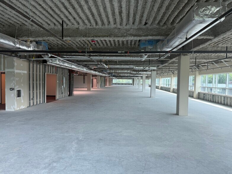 More Photos Of 51 Dunham Rd, Beverly Office For Lease