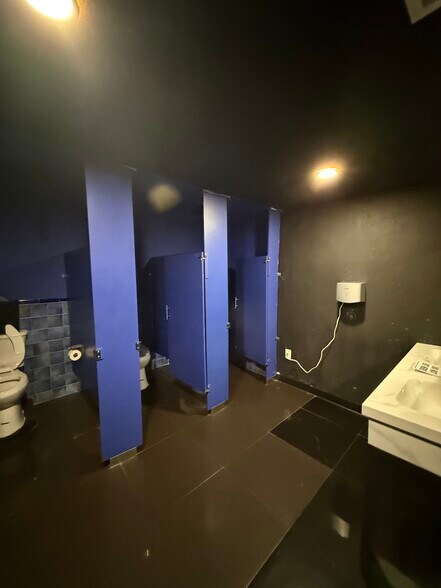 More Photos Of 777 NE 79th St, Miami Freestanding For Sale