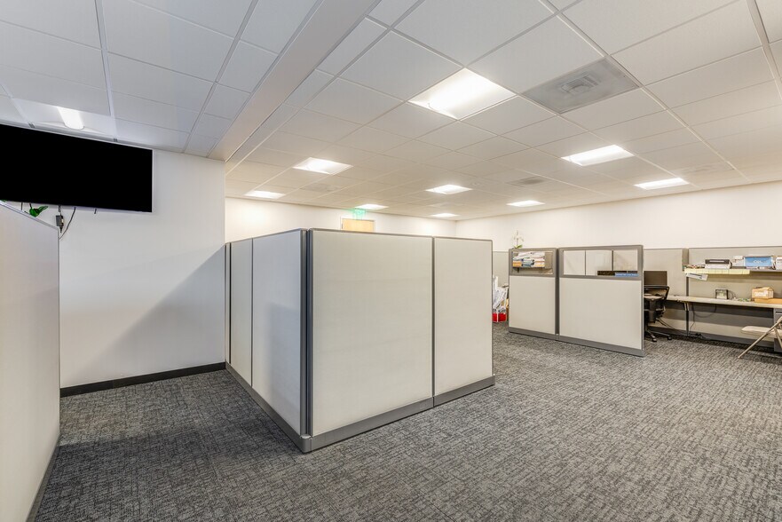 More Photos Of 780 Montague Expy, San Jose Showroom For Lease