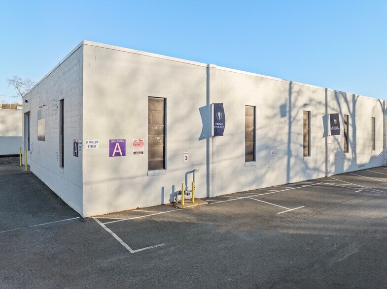 More Photos Of 18 Sargent St, Gloucester Warehouse For Lease