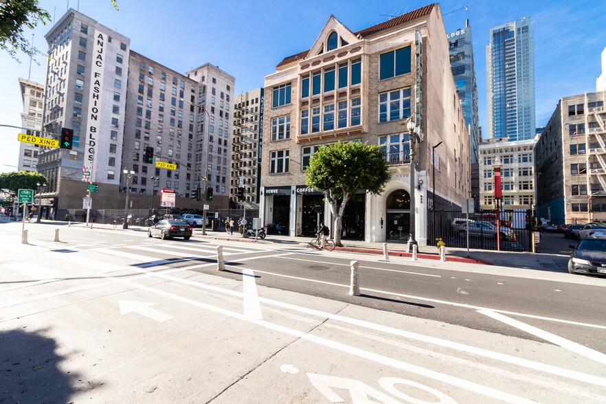 More Photos Of 833 S Spring St, Los Angeles Loft Creative Space For Lease
