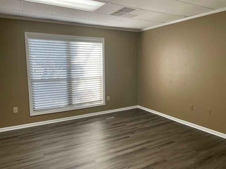 More Photos Of 770 Old Roswell Rd, Roswell Office For Lease
