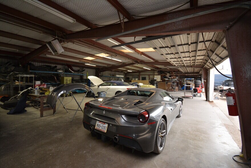 More Photos Of 5610-5613 Southwest Fwy, Houston Flex For Lease