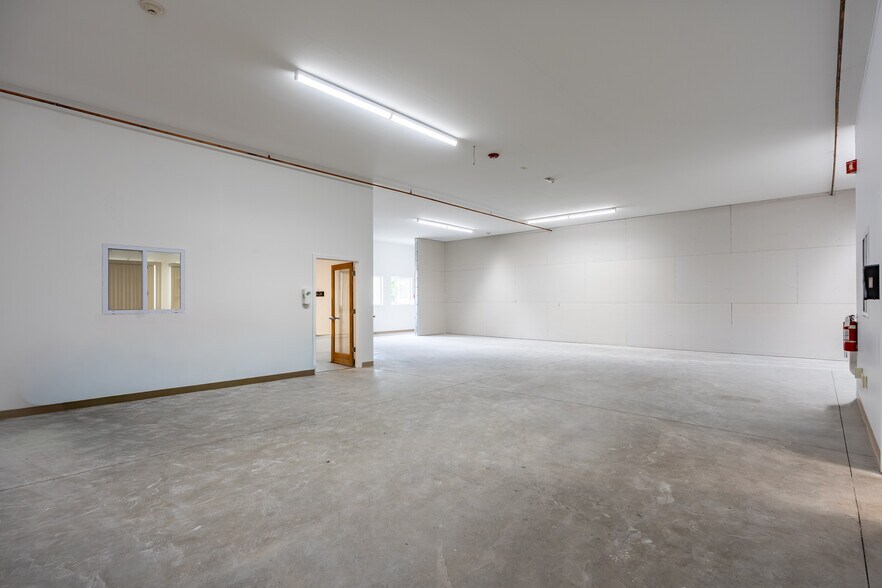 More Photos Of 430 Chapel Hill Rd, Oakdale Freestanding For Lease