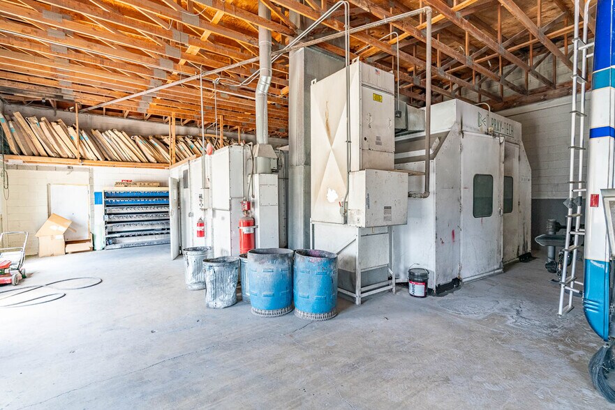 More Photos Of 39126-39130 3rd St E, Palmdale Service For Sale
