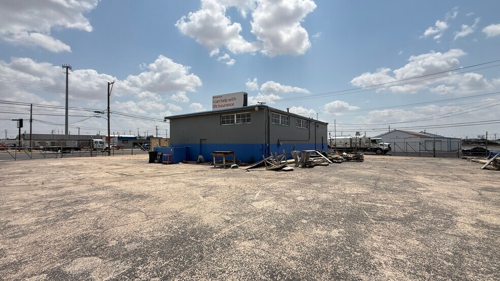 More Photos Of 1302 E 2nd St, Odessa Service For Sale