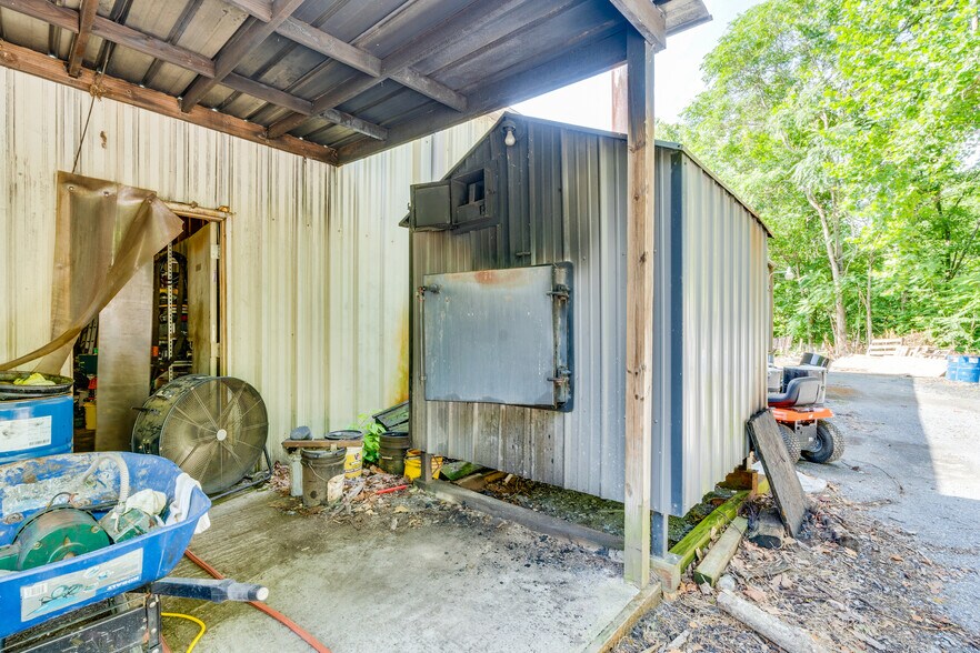 More Photos Of 5560 Highway 19 E, Hampton Manufacturing For Sale