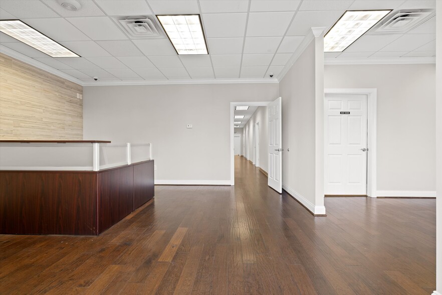 More Photos Of 7446 Shallowford Rd, Chattanooga Medical For Lease
