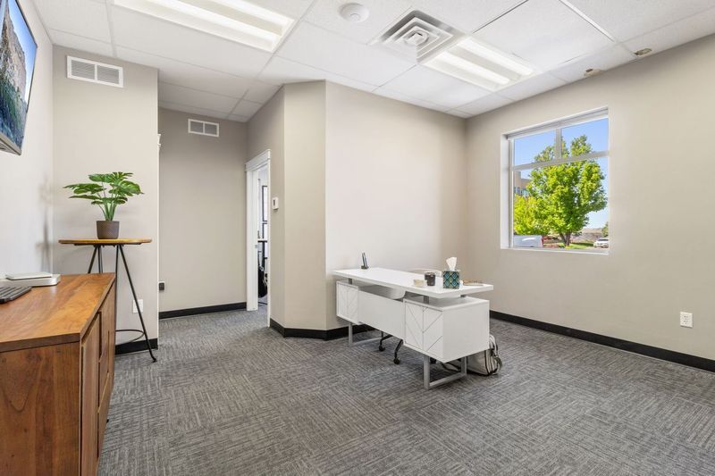 More Photos Of 236 River Vista Pl, Twin Falls Office For Lease
