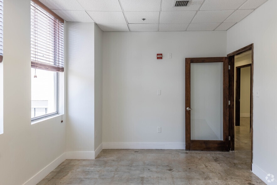 More Photos Of 420 Lincoln Rd, Miami Beach Loft Creative Space For Lease