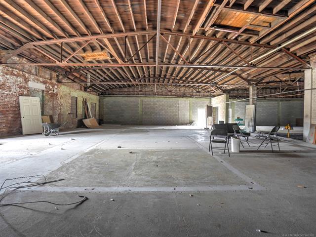More Photos Of 800 W Okmulgee St, Muskogee Light Distribution For Sale