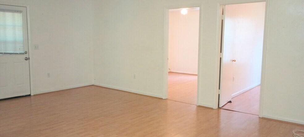 More Photos Of 5105 Melrose Ave NW, Roanoke Freestanding For Sale