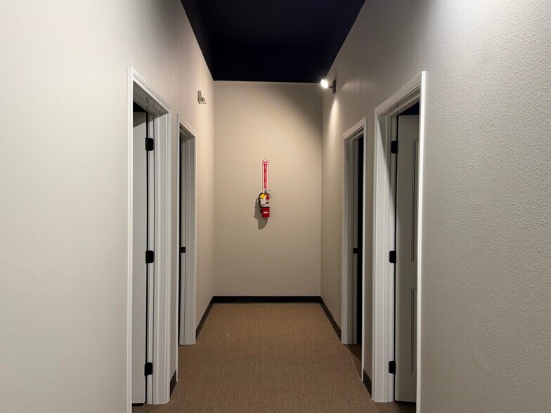 More Photos Of 513 N Lee Ave, Odessa Office For Lease