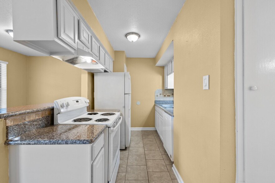 More Photos Of 601 E Coombs St, Alvin Apartments For Sale