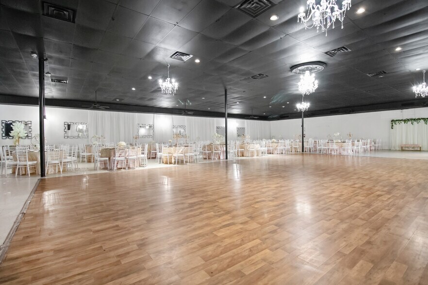 More Photos Of 1017 Bayou Rd, La Marque Storefront For Sale