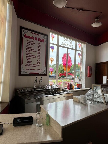 More Photos Of 3121 Broadway St, Paducah Storefront Retail Office For Sale