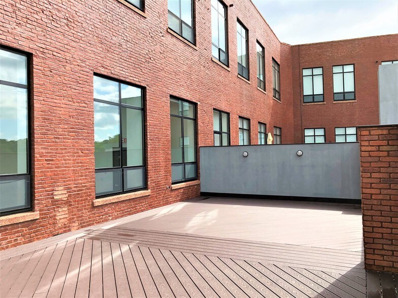 More Photos Of 4825 Metropolitan Ave, Ridgewood Loft Creative Space For Lease