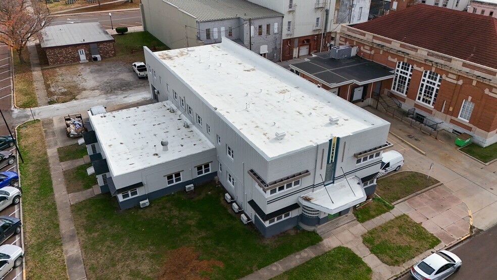 More Photos Of 11 N Walnut St, Iola Apartments For Sale