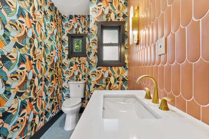 More Photos Of 1204 N Ross St, Santa Ana Office For Sale