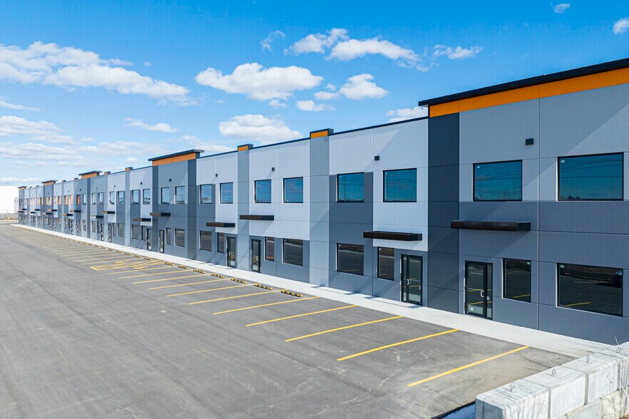 More Photos Of 11 Heatherglen Pl, Calgary Warehouse For Lease