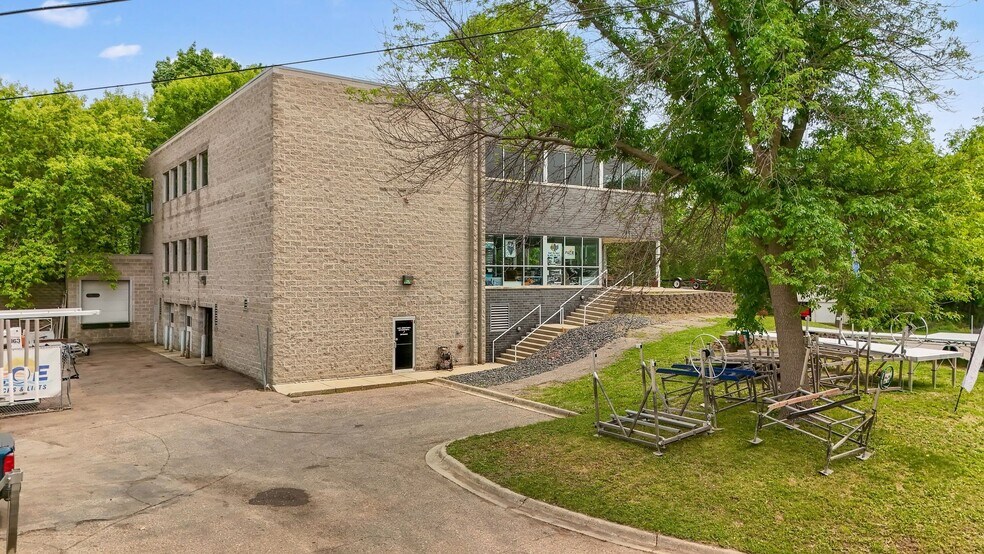 More Photos Of 4388 Shoreline Dr, Spring Park Storefront Retail Office For Sale