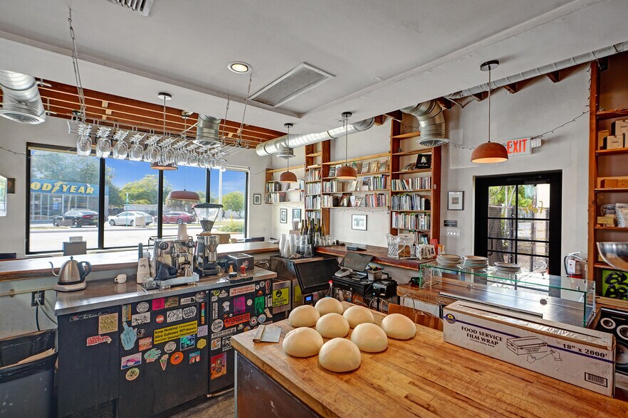 More Photos Of 12831 W Dixie Hwy, North Miami Freestanding For Sale
