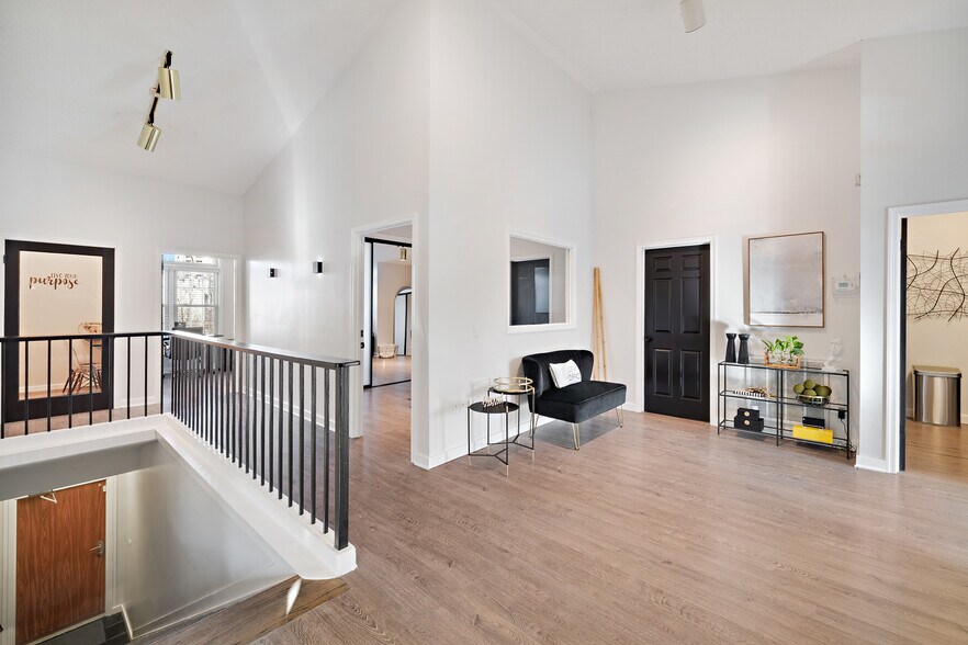 More Photos Of 8301-8323 Cherry Ln, Laurel Medical For Lease