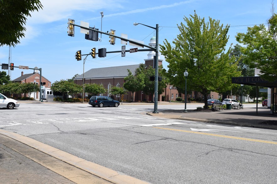 More Photos Of 97 Main St, Newport News Freestanding For Lease