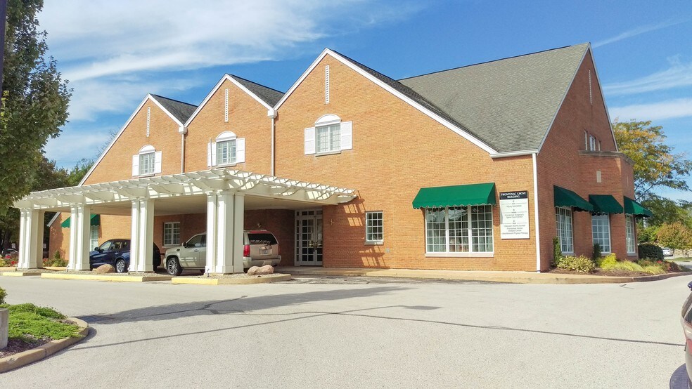 More Photos Of 10435 Clayton Rd, Frontenac Medical For Lease