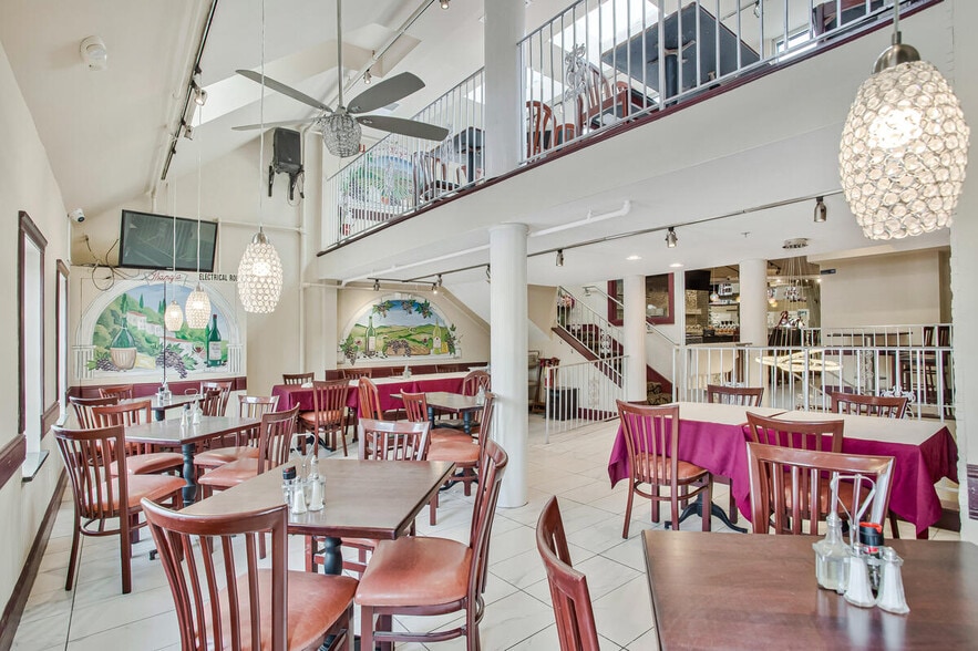 More Photos Of 81 Main St, Annapolis Restaurant For Sale