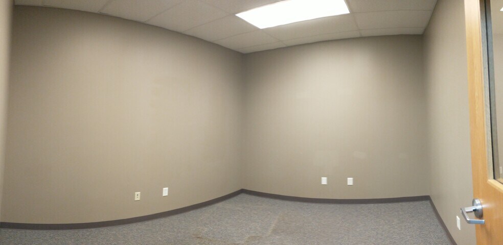 More Photos Of 171 S Lester Ave, Sidney Warehouse For Lease