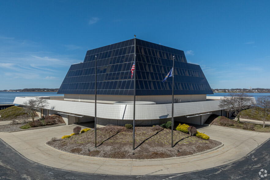 Primary Photo Of 700 Terrace Point Rd, Muskegon Medical For Lease