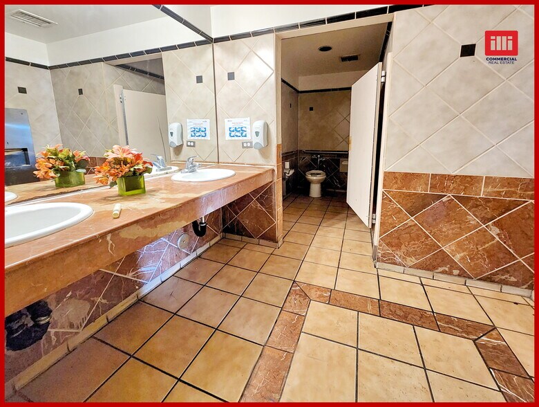 More Photos Of 4419 Van Nuys Blvd, Sherman Oaks Office For Sale