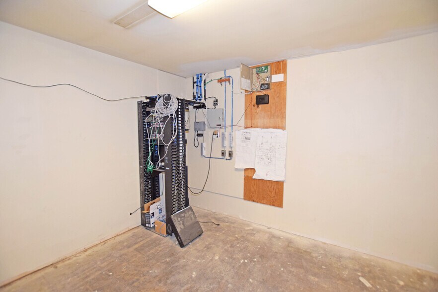More Photos Of 302 Industrial Ave, Odessa Warehouse For Sale