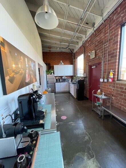 More Photos Of 110 E Santa Anita, Burbank Movie Radio TVStudio For Lease