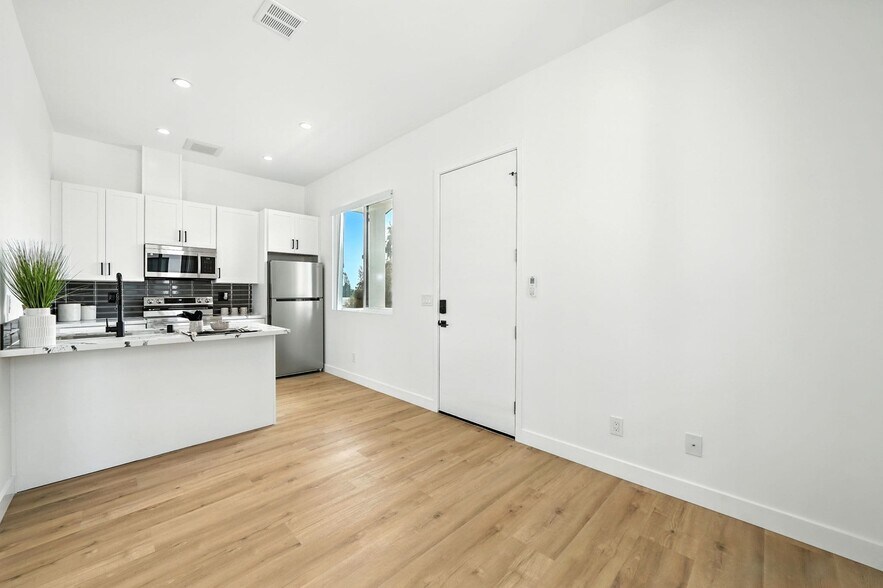 More Photos Of 2868 Preece St, San Diego Apartments For Sale