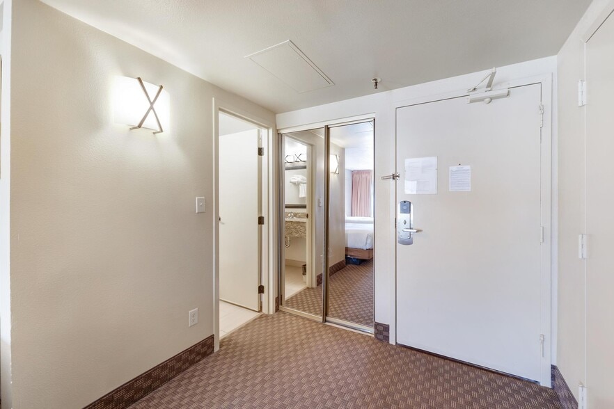 More Photos Of 1450 S Auto Mall Dr, St George Hotel For Sale