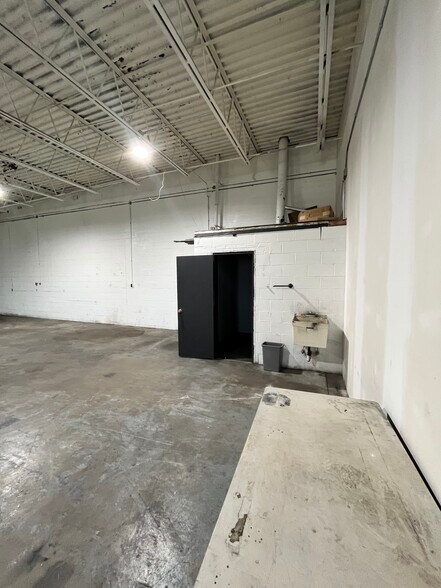 More Photos Of 7252 Industrial Park Blvd, Mentor Manufacturing For Lease