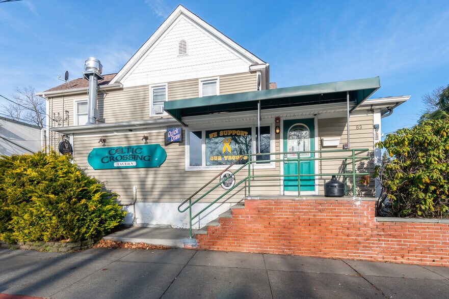 More Photos Of 83 Pulaski Rd, Kings Park Bar For Sale