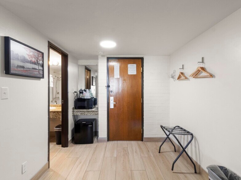 More Photos Of 333 N Main St, Richfield Hotel For Sale