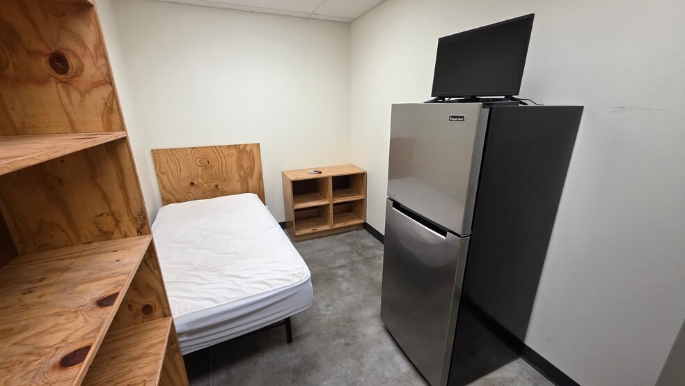 More Photos Of 8211 E County Road 62, Midland Warehouse For Sale