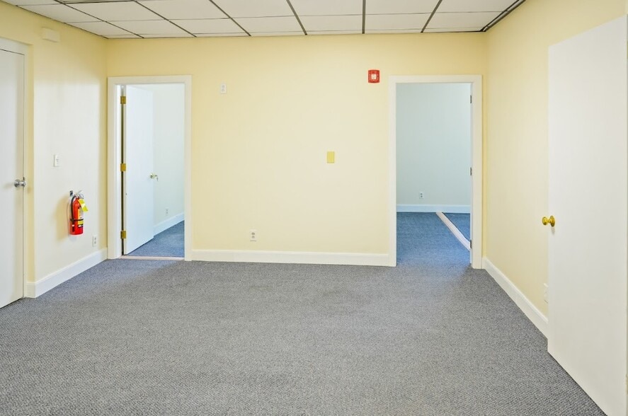 More Photos Of 1291 Worcester Rd, Framingham Office For Sale