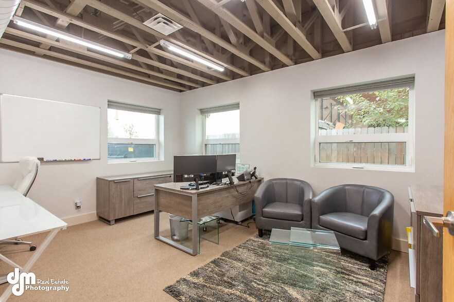 More Photos Of 8801-8811 Toloff St, Anchorage Office For Sale