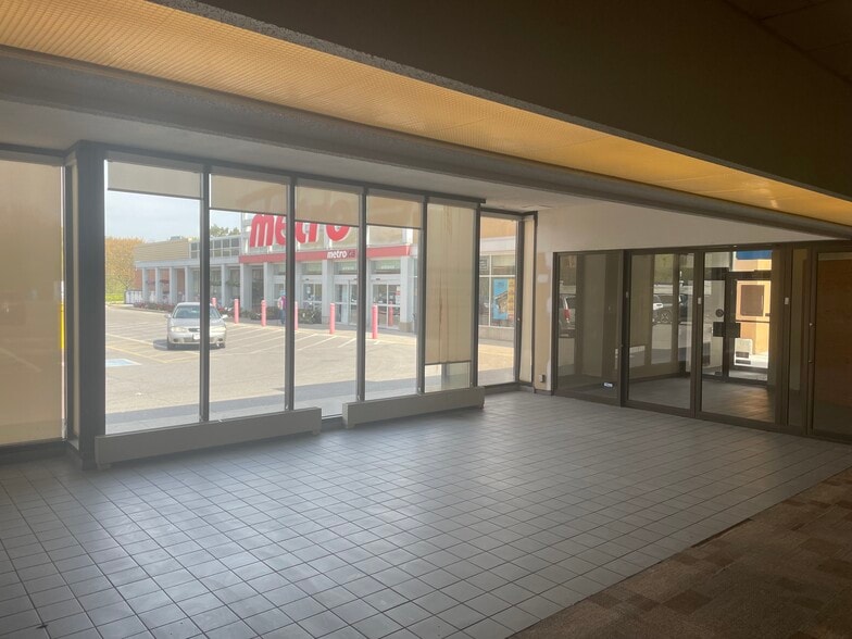 More Photos Of 152-160 Main St S, Brampton Unknown For Lease