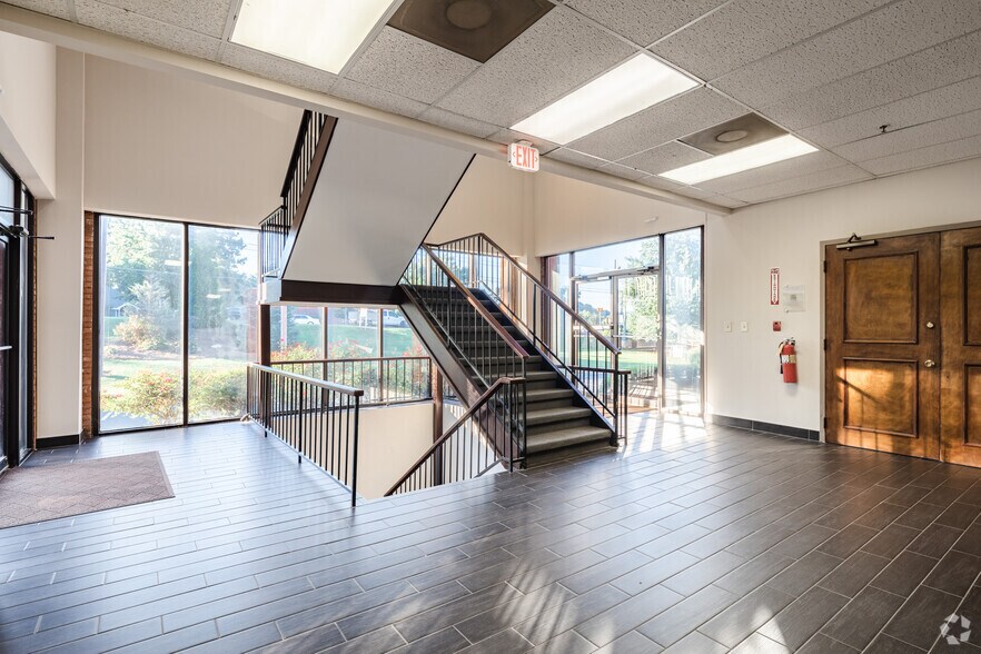 More Photos Of 1800 Roswell Rd, Marietta Serviced Offices For Lease
