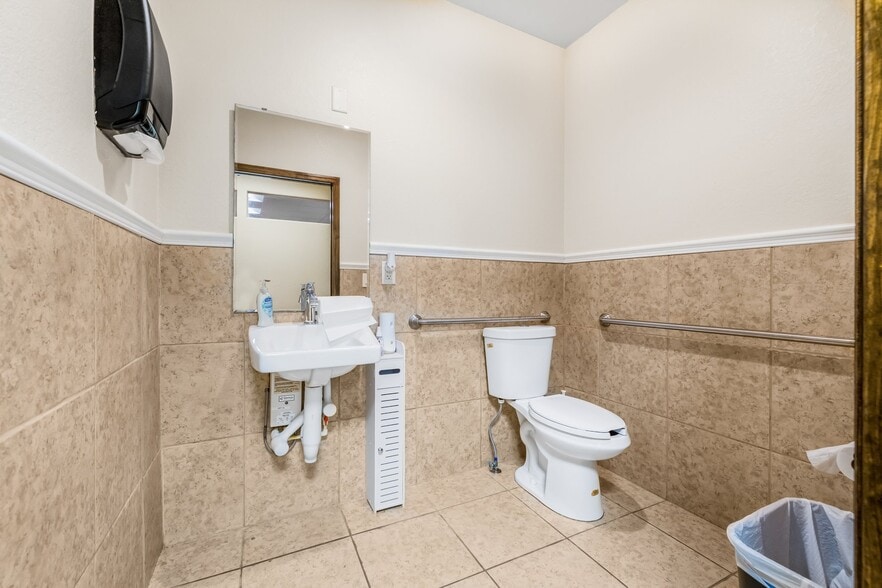 More Photos Of 3615 E Frontage Rd, Tampa Office Residential For Sale