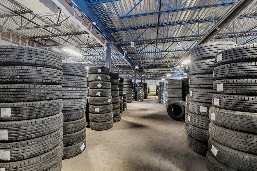 More Photos Of 14410 Rue Rolland-Desjardins, Mirabel Warehouse For Sale